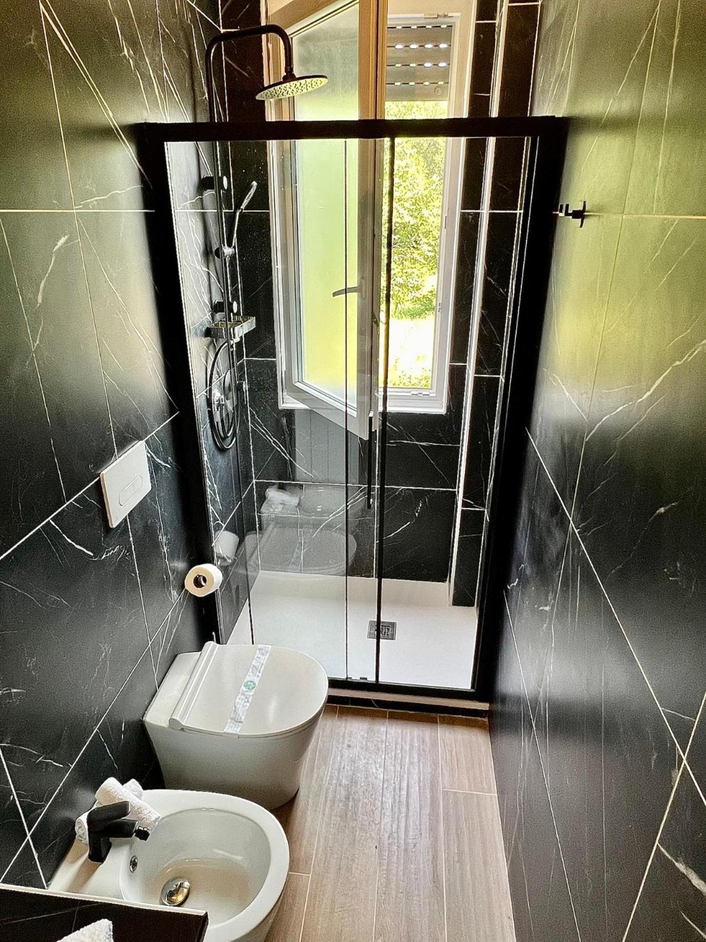 Moderno Ed Elegante Loft Con Balcone Apartment Milan Luaran gambar