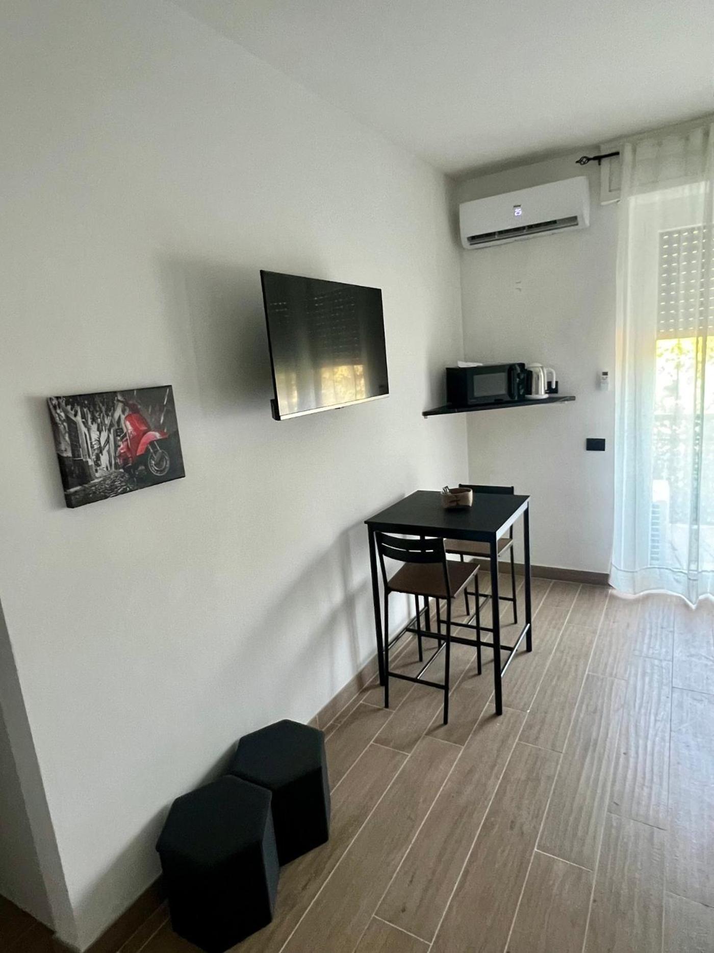 Moderno Ed Elegante Loft Con Balcone Apartment Milan Luaran gambar